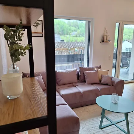 Maison Confortable Mit Sonnenterrasse Und Garten, Bad Ems, Koblenz, Montabaur, Wandern, Radfahren, Mountanbiketouren * Arzbach